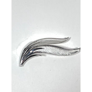 Vintage Signed Trifari Swirl Modernist Silver Tone Brooch Pin